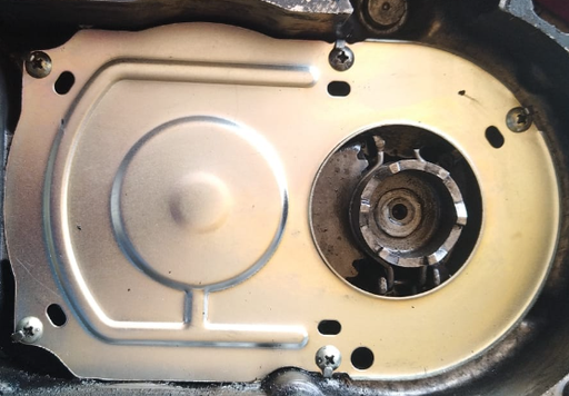 4. 11342-KWP-D00 PLACA CUBIERTA IZQUIERDA